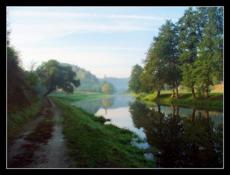 Oslavany ráno nad řekou